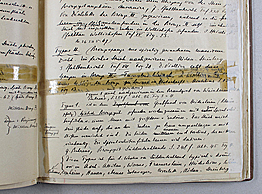 Handschrift auf Papier mit Starker Verbräunungen durch eine alte Scotchverklebung